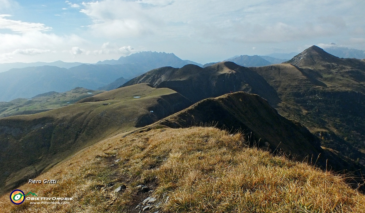 48 Scendendo dall'Aralalta vista in Resegone e Sodadura.JPG